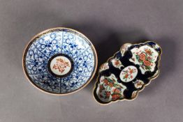 EIGHTEENTH CENTURY WORCESTER PORCELAIN SPOON TRAY, the scale blue ground reserved with gilt edged