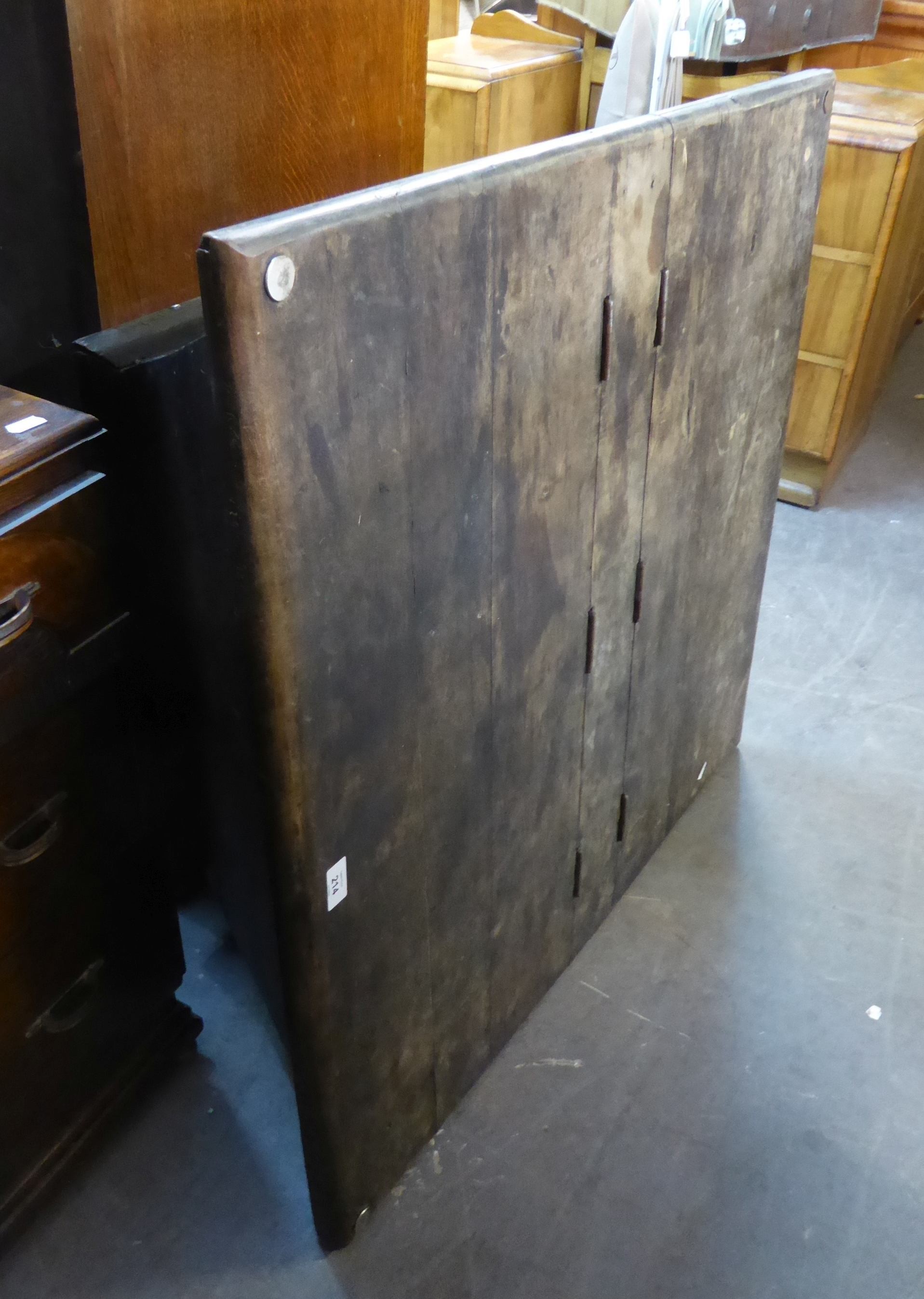 A DARK STAINED WOODEN STORAGE BOX, HAVING SLOPING SIDES, THE SQUARE TOP HAVING DOUBLE LIFT-UP LIDS