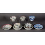FIVE LATE EIGHTEENTH/ EARLY NINETEENTH CENTURY NEW HALL PORCELAIN TEA BOWLS AND SAUCERS, including a