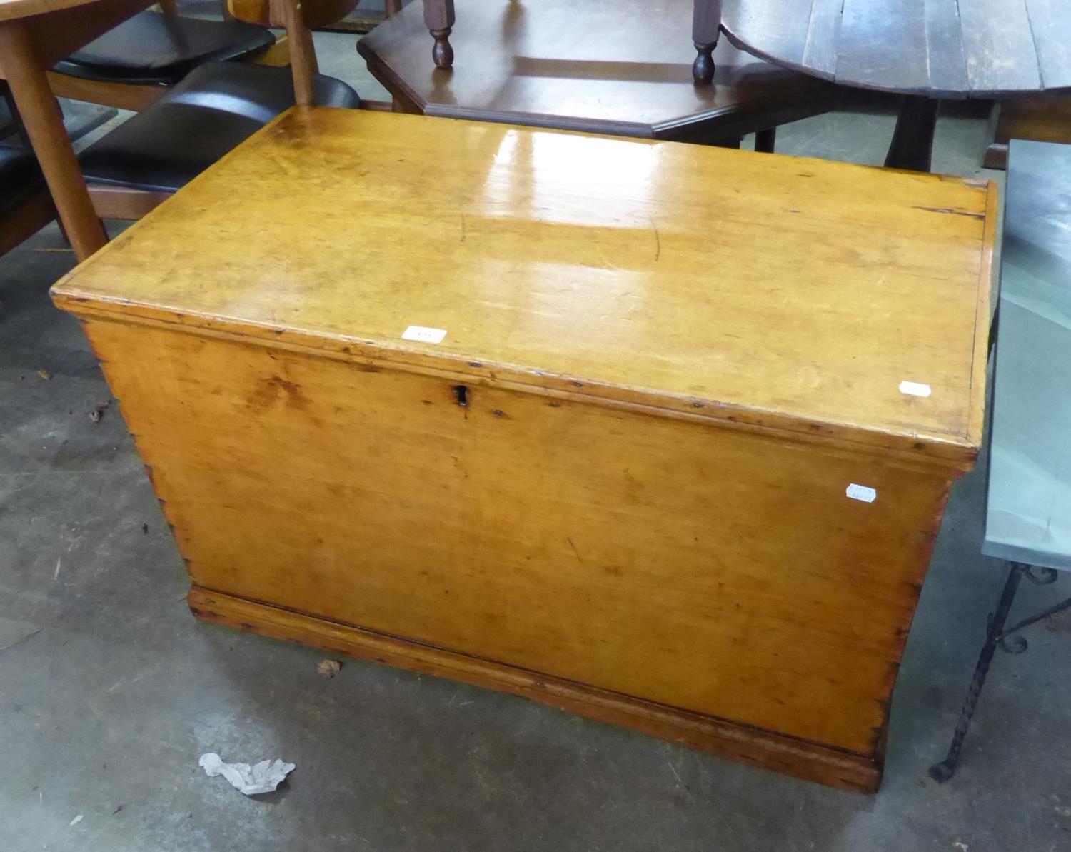 LARGE PINE BEDDING BOX, WITH HINGED LID