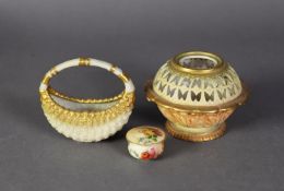 TWO CIRCA 1900 GRAINGER WORCESTER TRIFORM SHELL-SHAPE BOWLS, TWO SIMILAR ROYAL WORCESTER PORCELAIN