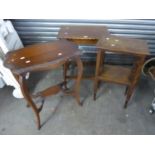 THREE EARLY TWENTIETH CENTURY WOODEN OCCASIONAL TABLES, ONE OF SERPENTINE OUTLINE, ANOTHER OF TWO