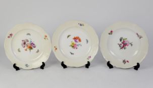 PAIR OF EARLY 19th CENTURY BERLIN PORCELAIN PLATES, each with osier moulded border, with gadroon