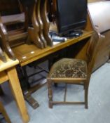 17TH CENTURY STYLE CARVED OAK DINING ROOM SUITE OF 6 PIECES, CARVED WITH SCROLL PATTERN BANDS, VIZ