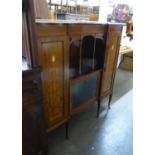 EDWARDIAN MAHOGANY SIDE/DISPLAY CABINET, THE CENTRE WITH TALL OPEN COMPARTMENTS OVER A GLAZED