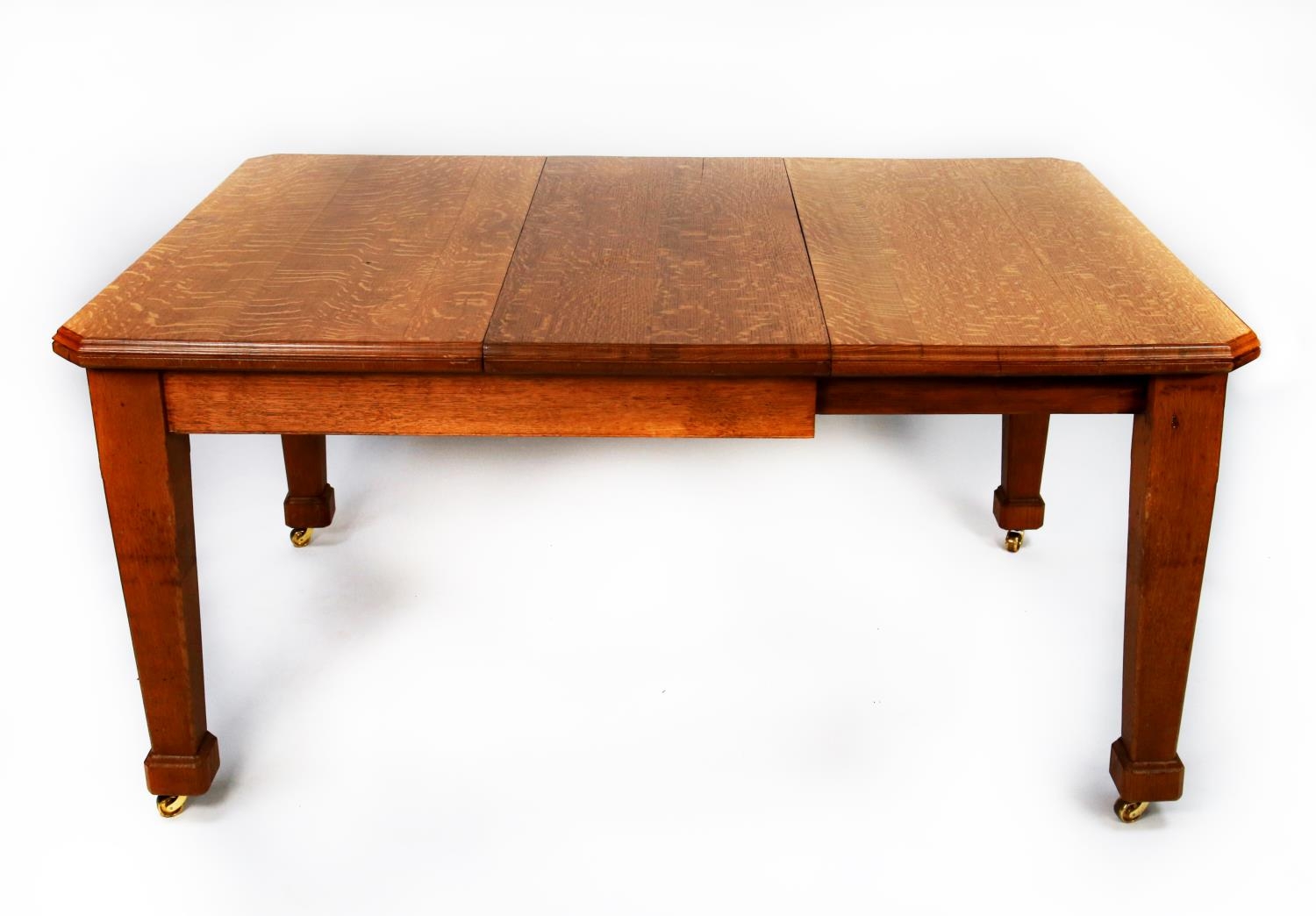 EARLY TWENTIETH CENTURY ARTS AND CRAFTS LIGHT OAK WIND-OUT EXTENDING DINING TABLE WITH ADDITIONAL