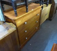 A MODERN LIGHTWOOD CHEST OF 3 DRAWERS AND A SMALL TWO DOOR CUPBOARD (2)