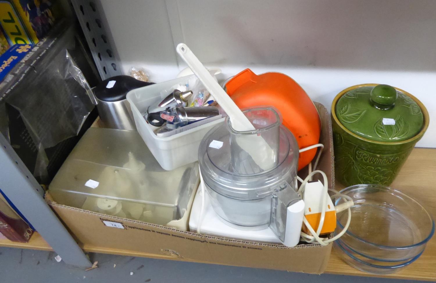 MIXED LOT TO INCLUDE; A SELECTION OF KITCHEN ITEMS, MIXER, PYREX, WALL CLOCK AND A SELECTION OF - Image 2 of 2