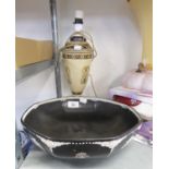 A CETEM WARE ‘CANTON’ PATTERN LARGE BLACK AND WHITE OCTAGONAL BOWL AND A POTTERY URN SHAPED LAMP AND