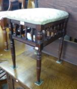 VICTORIAN AETHETICS RED WALNUT PIANO STOOL, WITH BOBBIN TURNED SUPPORTS