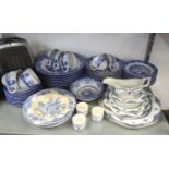 A SELECTION OF ROYAL NORFOLK BLUE AND WHITE ORIENTAL DECORATED DINNER AND TEA WARES, 10 PIECE OF