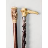 EARLY TWENTIETH CENTURY BLACKTHORN WALKING STICK, the stag horn handle carved as the head of a
