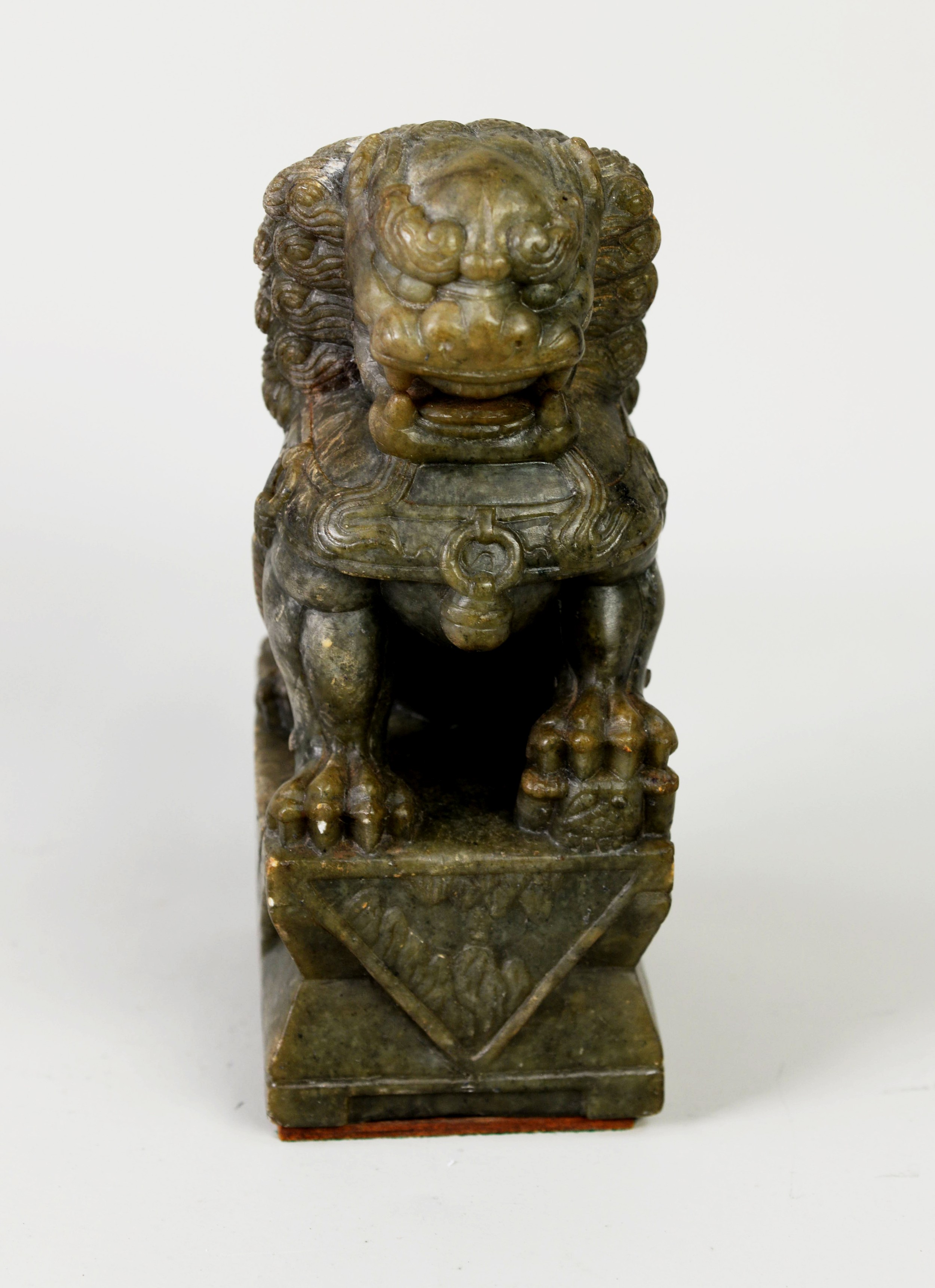 REPUBLICAN PERIOD NEPHRITE LION DOG OF FO, this being the female version of the mythical creature
