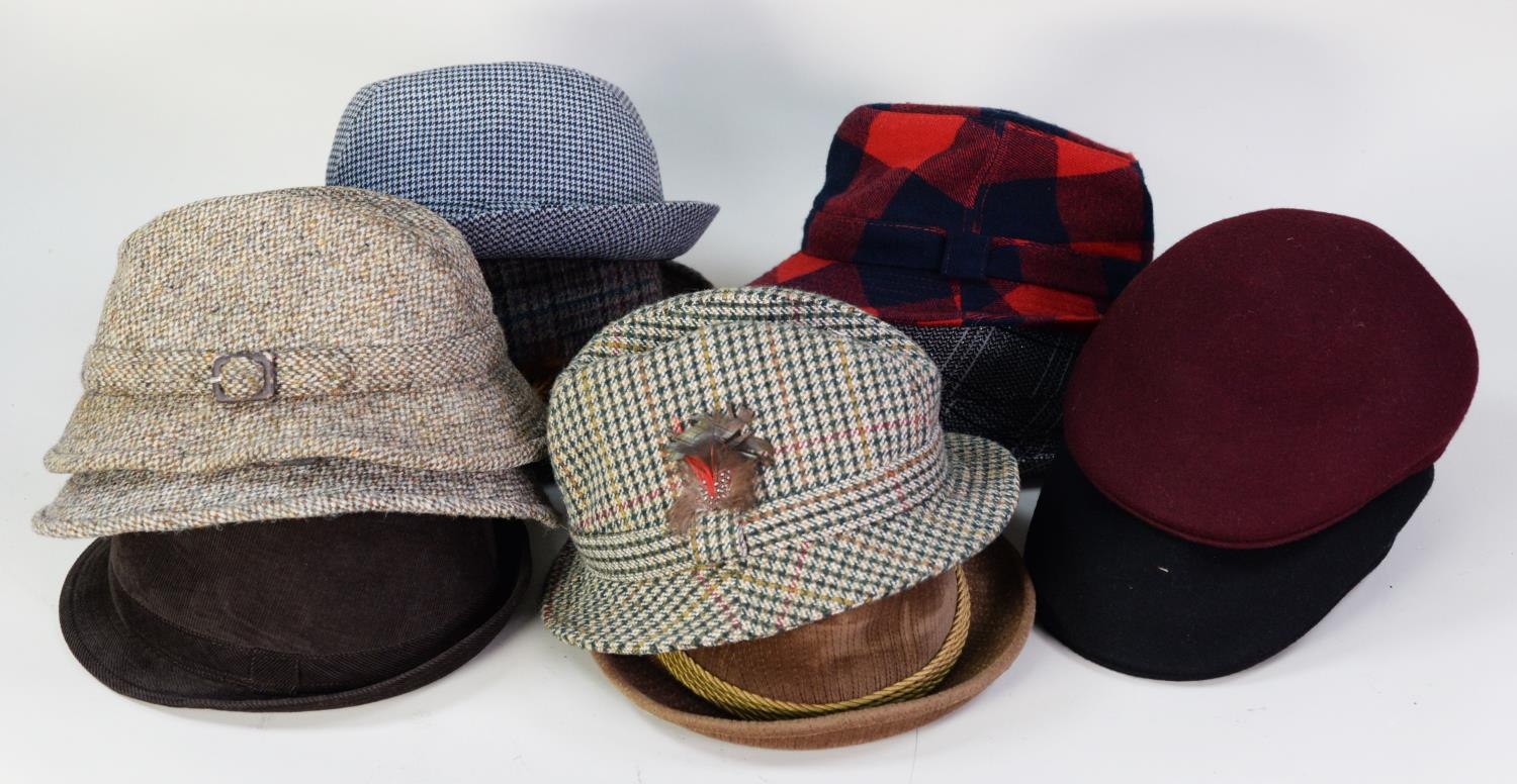 A COLLECTION OF VINTAGE AND LATER HATS, including various tweed trilby style hats, corduroy