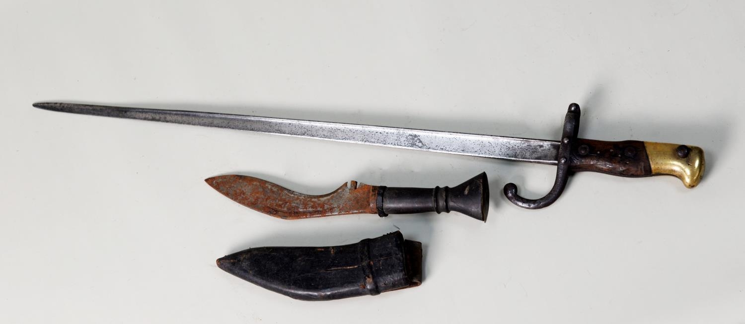 LATE NINETEENTH CENTURY FRENCH STEEL AND BRASS BAYONET, with single edge straight blade, engraved