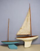 VINTAGE POND YACHT with solid wooden, white-painted hull with deep keel, varnished hull, Bermudan