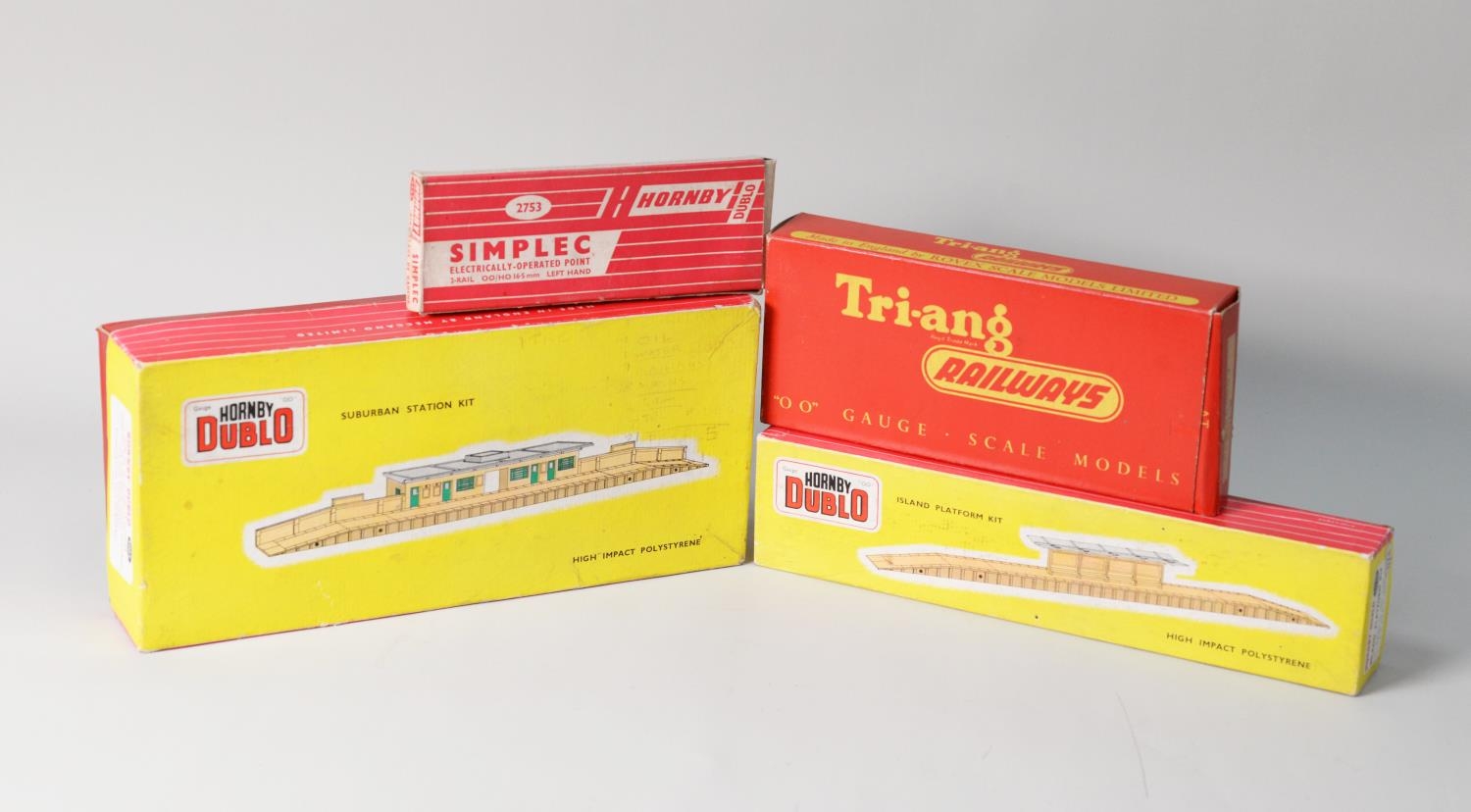 SELECTION OF HORNBY DUBLO ELECTRIC MODEL RAIL viz; BOXED 2207 0-6-0 GREEN TANK LOCOMOTIVE, BOXED - Image 2 of 2