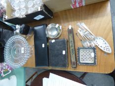 COLLECTION OF PLATED WARES TO INCLUDE; CAKE STAND, SERVERS, PRESERVE JARS ETC... AND A HIP FLASK