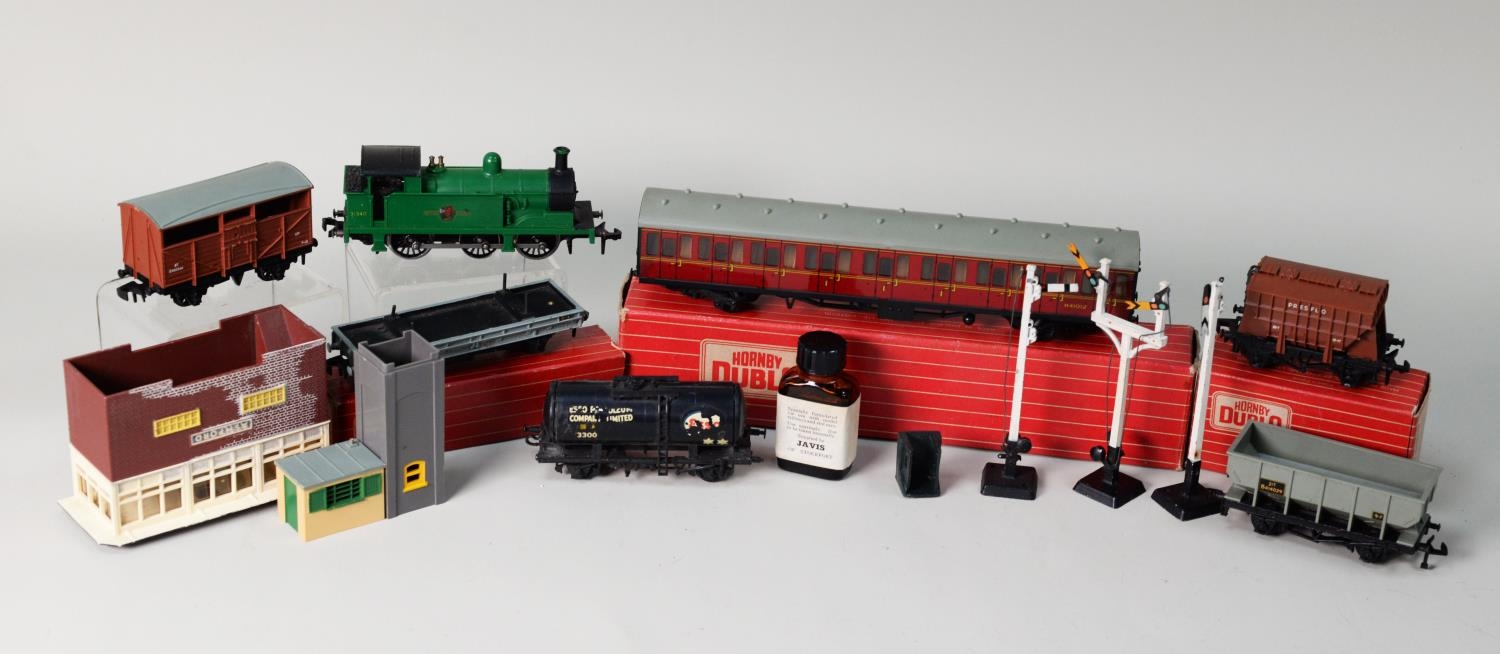 SELECTION OF HORNBY DUBLO ELECTRIC MODEL RAIL viz; BOXED 2207 0-6-0 GREEN TANK LOCOMOTIVE, BOXED