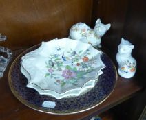 AYNSLEY ‘PEMBROKE’ PATTERN CHINA CABINET PLATE AND WAVY EDGE CIRCULAR DISH WITH HANDLE; TWO