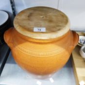 A BROWN WARE LARGE BREAD BIN, WITH WOODEN LID