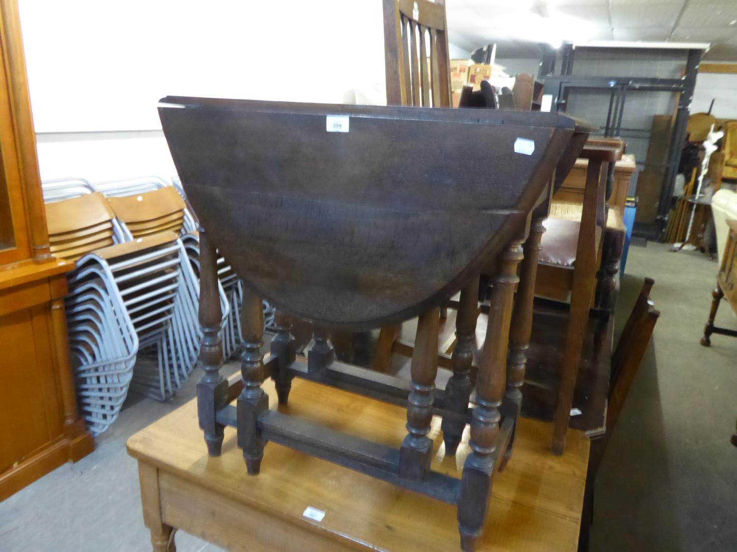 AN OAK GATELEG TABLE