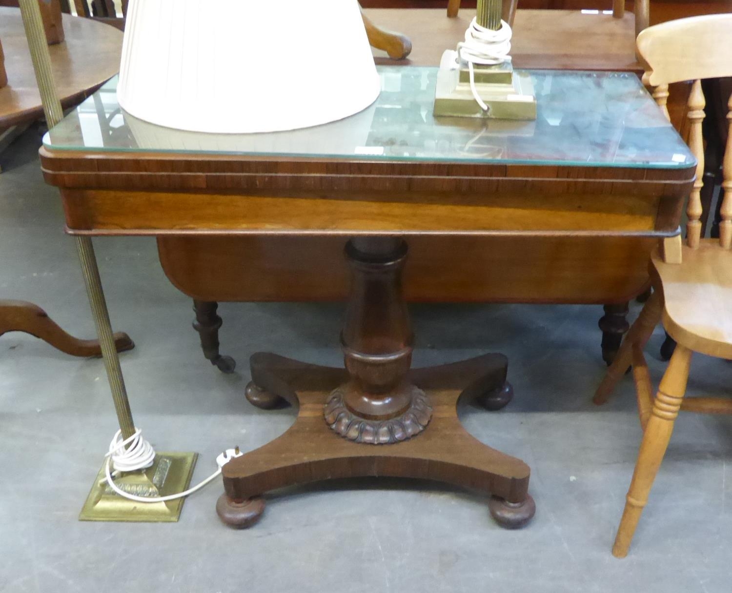 AN EARLY VICTORIAN ROSEWOOD SWIVELING TOP FOLD-OVER TEA TABLE
