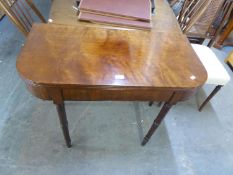 AN EARLY 19TH CENTURY GEORGE III MAHOGANY OBLONG TEA OR GAMES TABLE, WITH POLISHED OBLONG FLAP-TOP