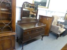 A MAHOGANY DRESSING TABLE, HAVING THREE SHORT DRAWERS OVER ONE LONG DRAWER, AND SHAPED SWING MIRROR