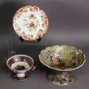 19TH CENTURY SPODE PEDESTAL FRUIT BOWL, with polychrome peony and Asiatic pheasant decoration,