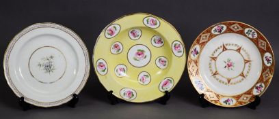 THREE PIECES OF LATE 18TH CENTURY DERBY PORCELAIN, including a yellow ground soup plate with rose