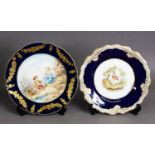 CHAMBERLAIN'S WORCESTER PORCELAIN SERPENTINE CABINET PLATE, with dark blue ground edged in gilt, the