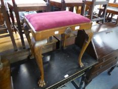 1930's WALNUTWOOD DRESSING TABLE STOOL ON CABRIOLE LEGS TO PAW FEET, 20" (51cm) WIDE