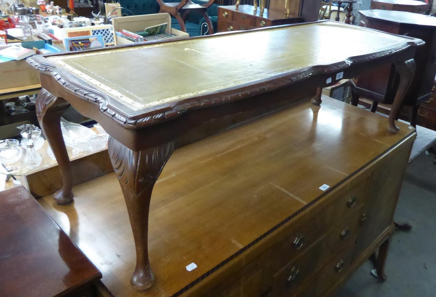 A MODERN MAHOGANY LONG COFFEE TABLE, WITH GREEN LEATHER INSERT, PLUS SIMILAR SIDE-OPENING CELLARETTE