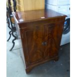 SMALL MODERN MAHOGANY TWO DOOR STEREO CABINET, 22 1/2" (57cm) WIDE