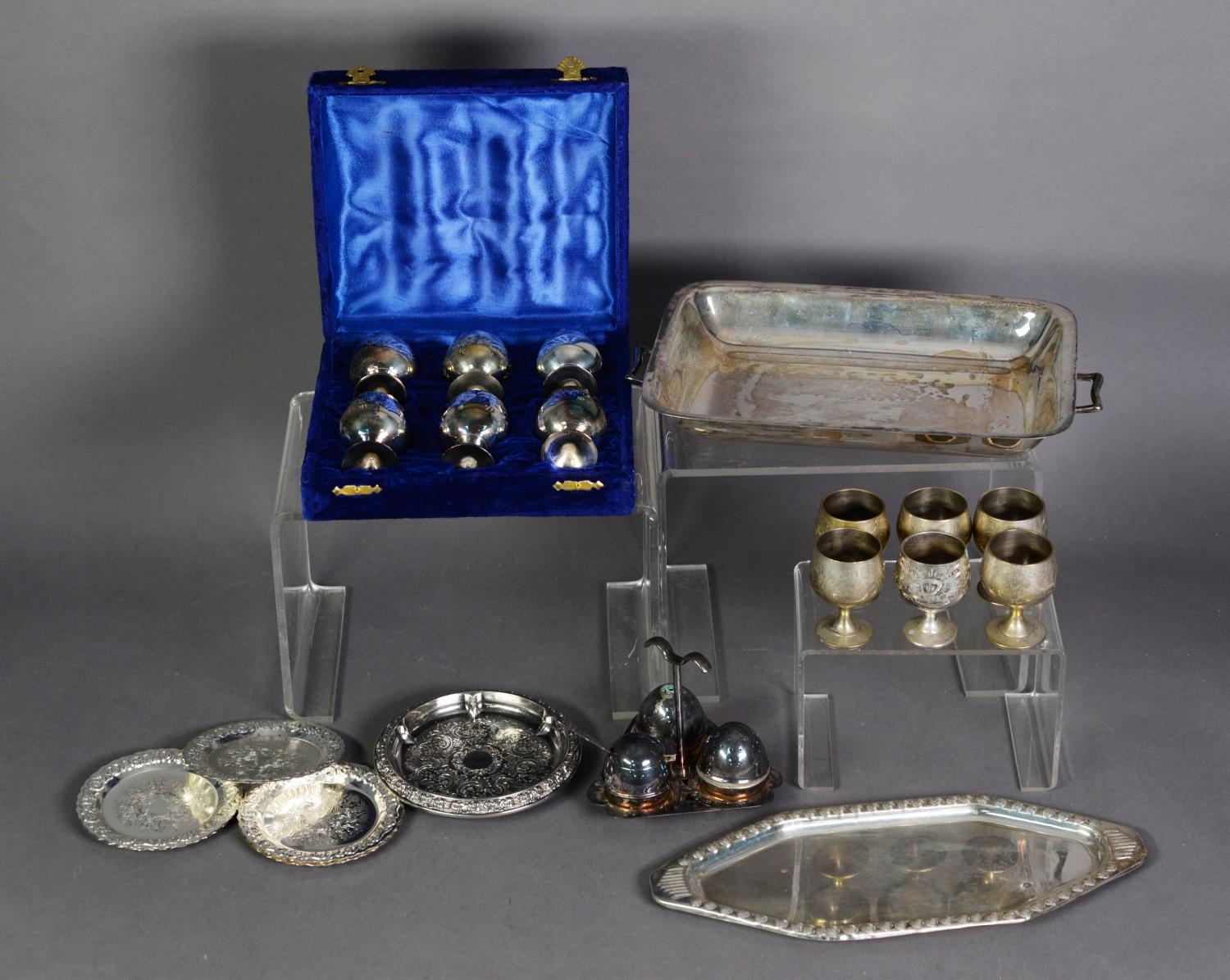 MIXED LOT OF ELECTROPLATE, comprising: CASED SET OF SIX ENGRAVED LIQUEUR GOBLETS, MATCHING, LOOSE