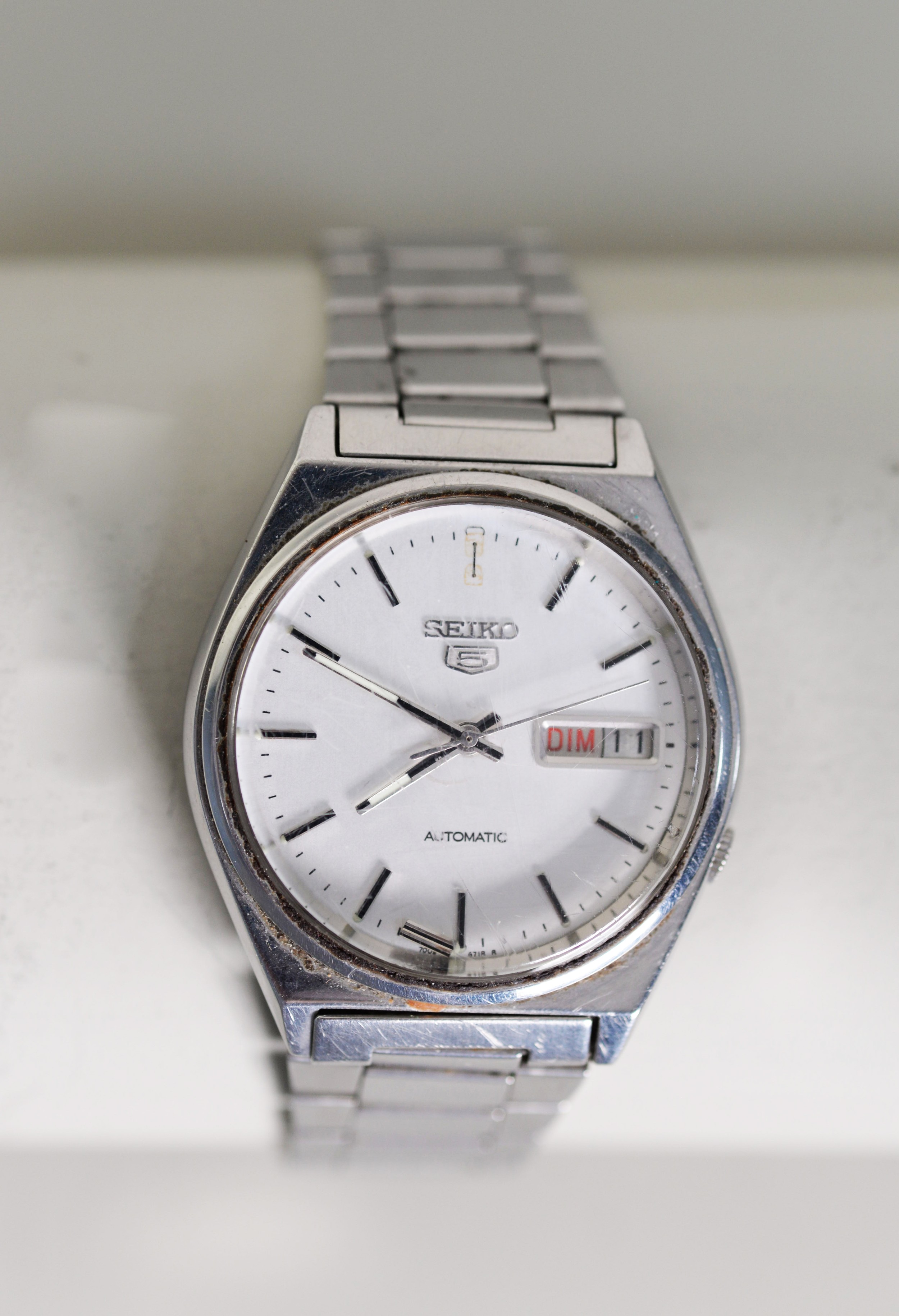 GENT’S SEIKO AUTOMATIC WRISTWATCH, with centre seconds hand and day/date aperture, stainless steel