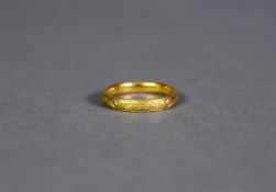 22ct GOLD CHASED WEDDING RING, 5.4gms, ring size O/P