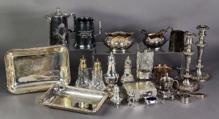 MIXED LOT OF ELECTROPLATE, to include: PAIR OF TABLE CANDLESTICKS, 10 ½” (26.7cm) high, ENTRÉE