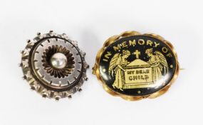 VICTORIAN PINCHBECK OVAL MOURNING BROOCH printed in black and gold and inscribed In Memory Of and