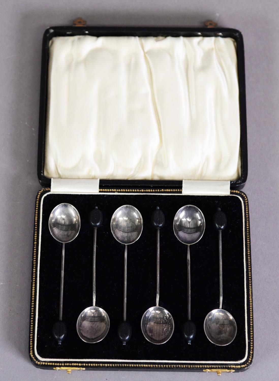 CASED SET OF SIX BEAN TOP COFFEE SPOONS, with black bean pattern tops, 1.2ozt
