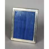 MODERN SILVER FRONTED DESK TOP PHOTOGRAPH FRAME, with blue plush lined back and easel support,