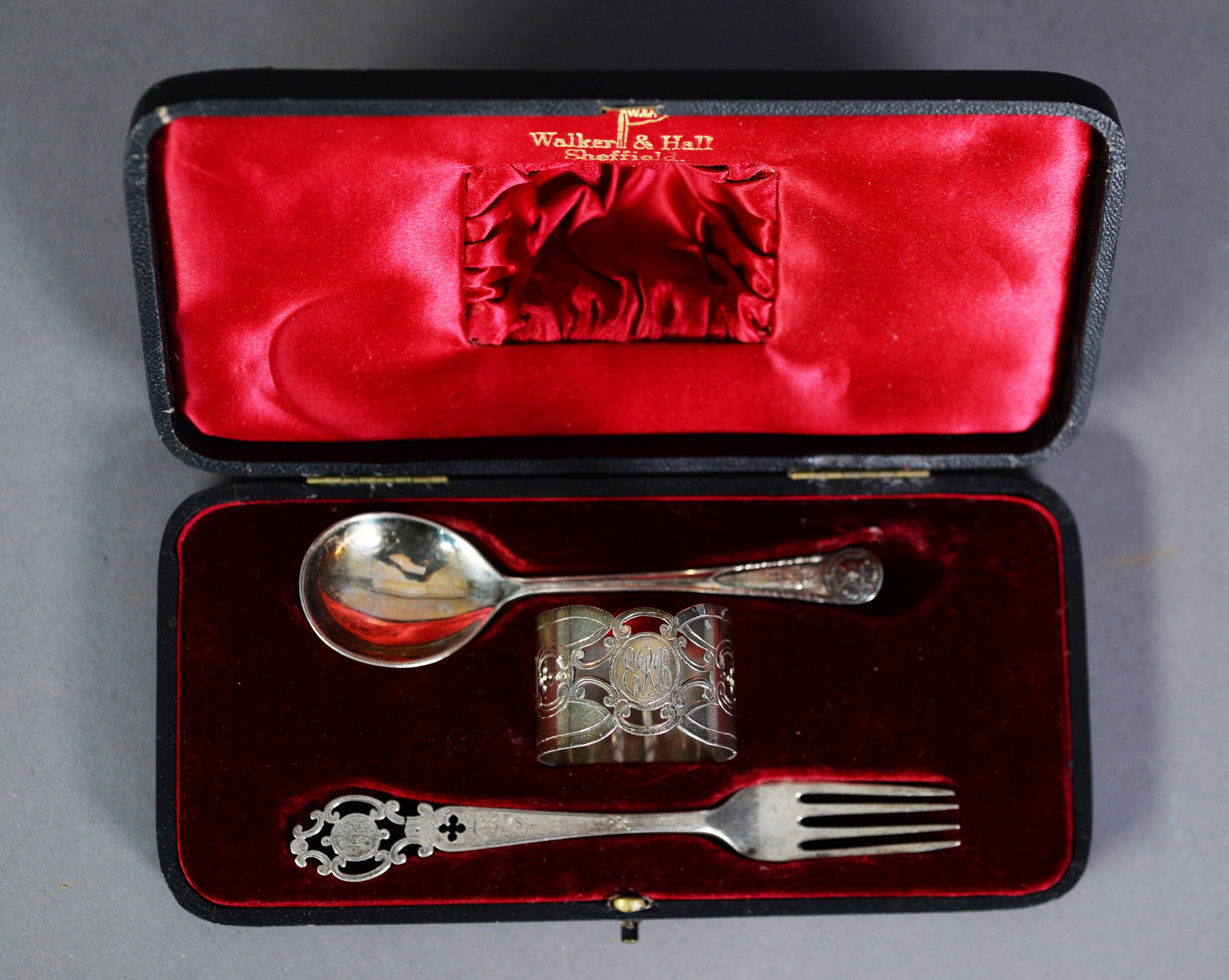 GEORGE V CASED TWO PIECE SILVER PART CHRISTENING SET BY WALKER & HALL, comprising: PIERCED NAPKIN