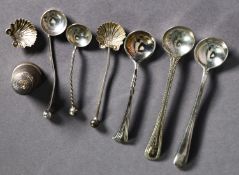 GEORGE V SILVER THIMBLE, Birmingham 1926, together with FOUR SILVER CONDIMENT SPOONS, one lacking