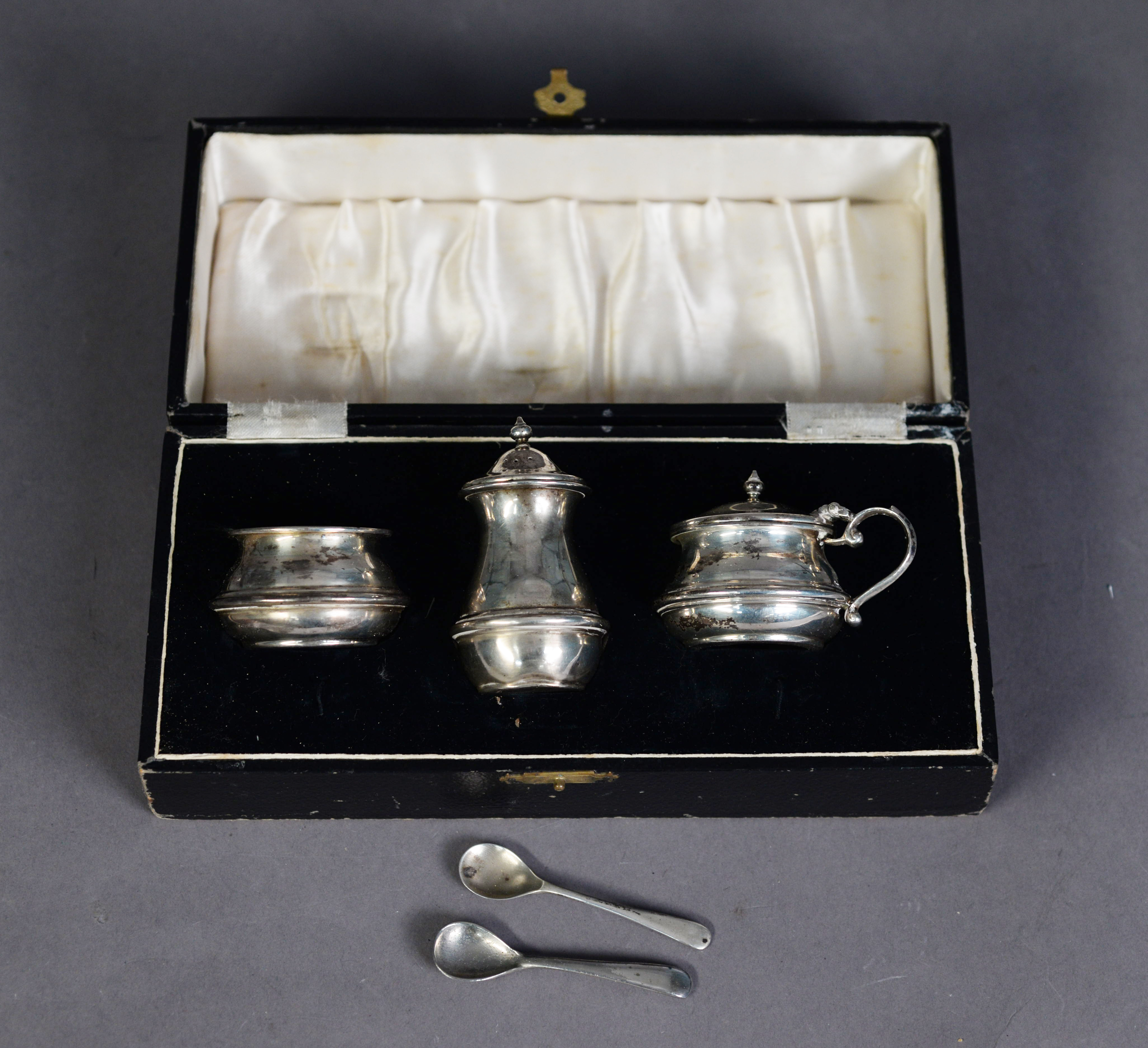 GEORGE V CASED THREE PIECE SILVER CONDIMENT SET, of circular form, the open salt and lidded