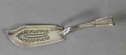 WILLIAM IV PIERCED SILVER FISH SLICE BY WILLIAM KINGDON, with fiddle, shell and thread pattern