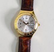 GENT'S SWATCH SWISS QUARTZ WRISTWATCH, with arabic dial, centre seconds dial with day/date aperture,