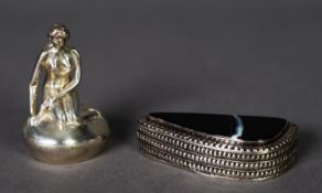 BLACK VEINED AGATE MOUNTED FOREIGN SILVER SNUFF OR PILL BOX, of shaped oval form with hinged