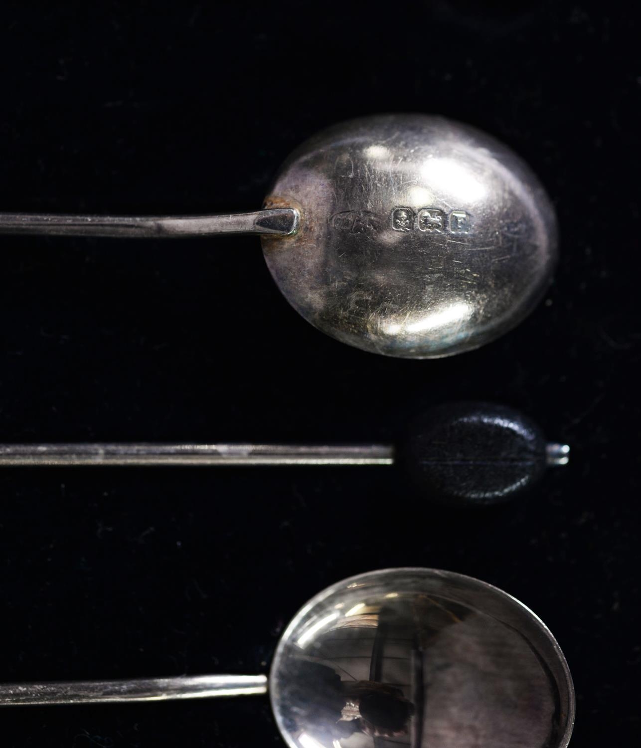 CASED SET OF SIX BEAN TOP COFFEE SPOONS, with black bean pattern tops, 1.2ozt - Image 2 of 2