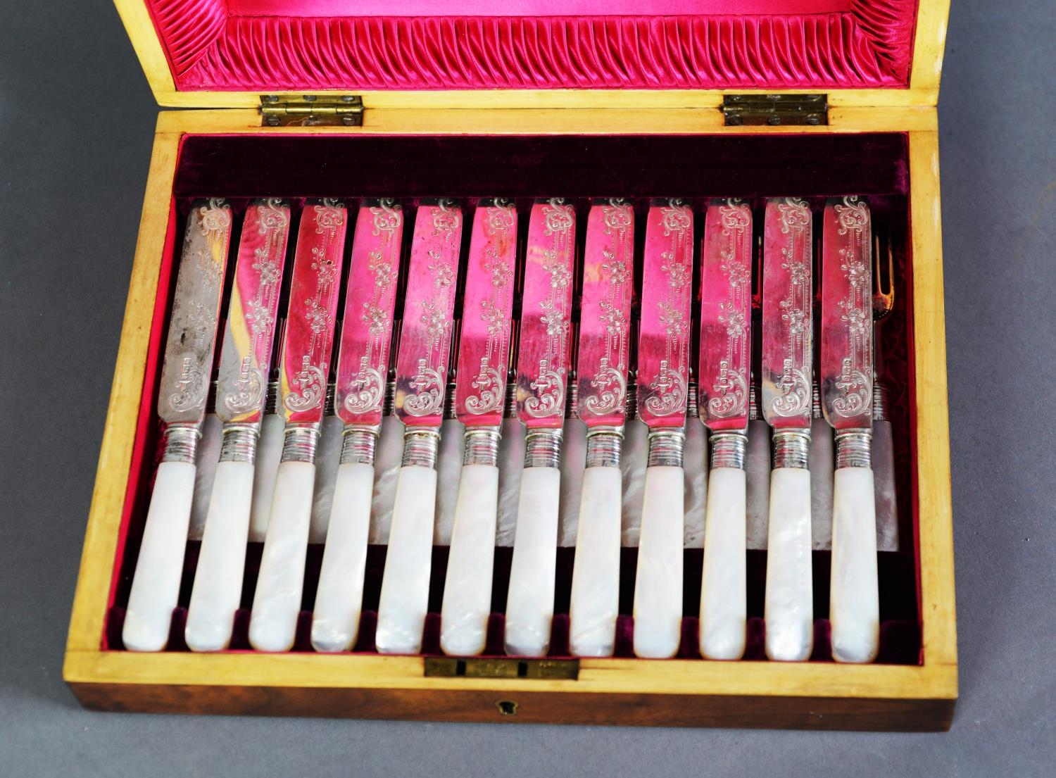 EDWARD VII CASED SET OF TWELVE SILVER DESSERT KNIVES AND FORKS WITH MOTHER OF PEARL HANDLES BY